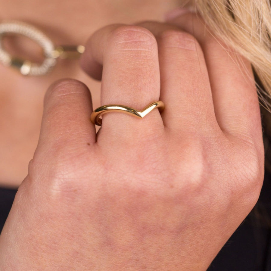 the-sawyer-solid-gold-wishbone-contour-wedding-band