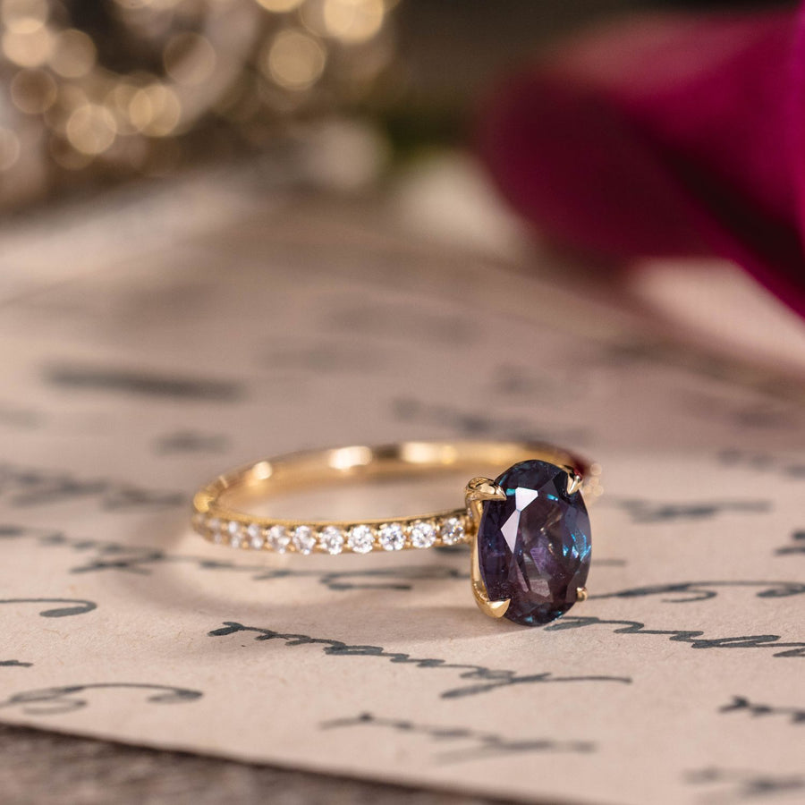 the-adriana-oval-alexandrite-engagement-ring-pave-diamond-setting