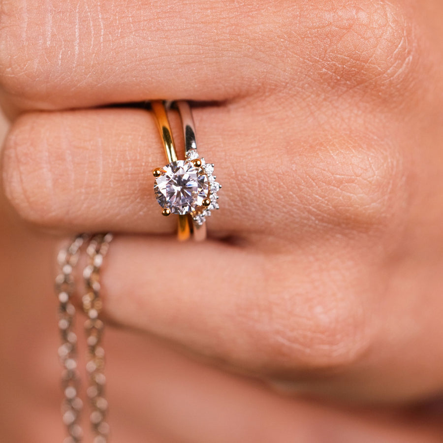 the-bea-the-lora-round-solitaire-diamond-bridalset-ring-brilliant-cut-nature-inspired-setting-yellow-gold-rustic-and-main