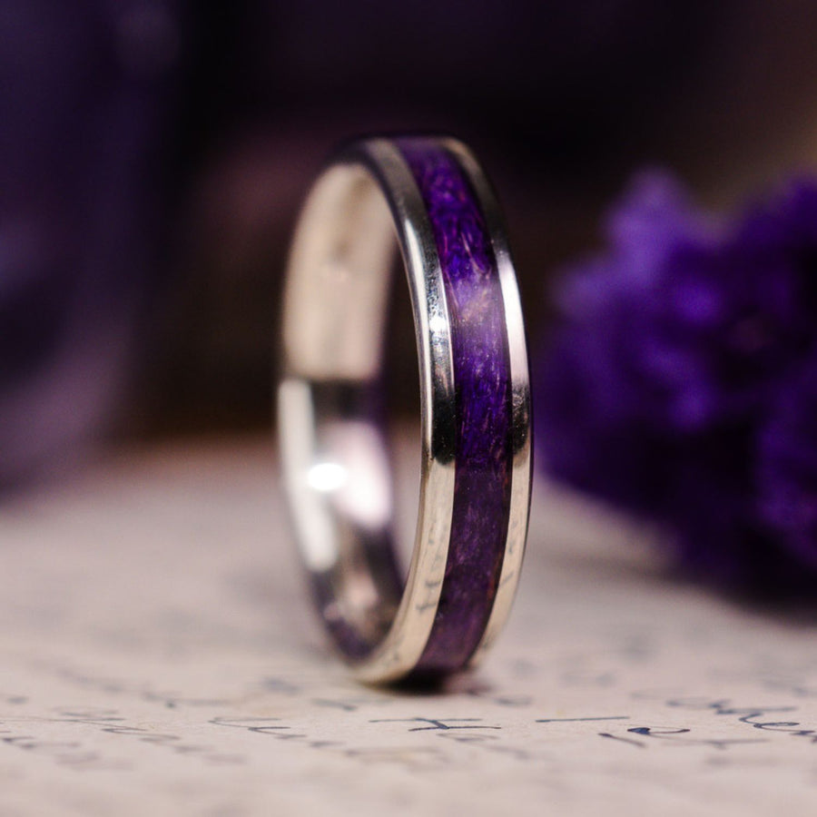 ::Shown in 4mm Wide | White Gold 