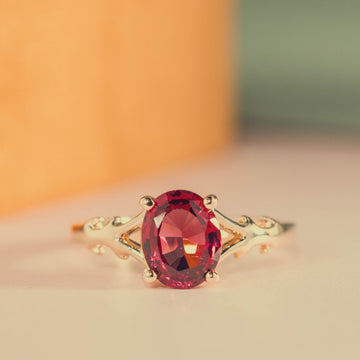the-dakota-oval-garnet-rhodolite-solitaire-engagement-ring-nature-inspired-split-shank-setting