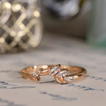 the-dalia-nature-inspired-diamond-contour-band