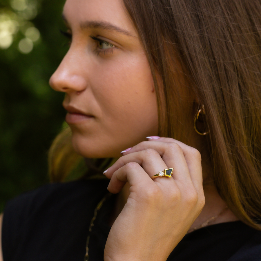 everdeen-gold-moss-agate-diamond-ring-lifestyle-view