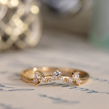 the-eve-crown-shaped-contour-band-diamond-cluster-accents