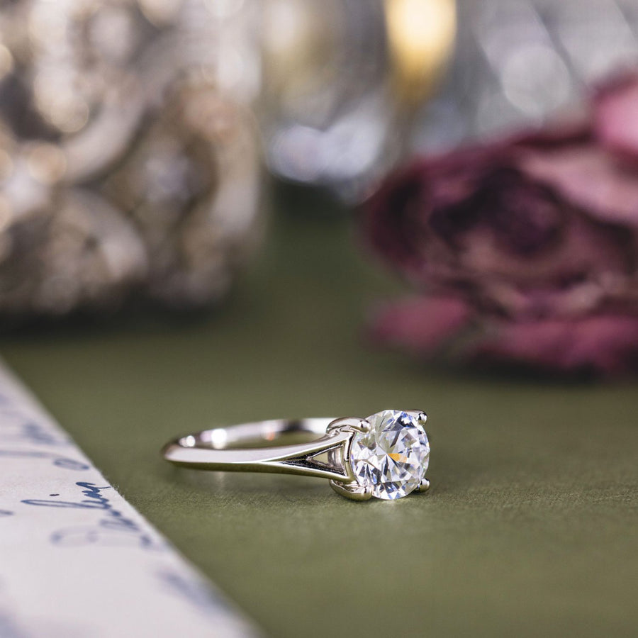 the-evelina-round-cut-diamond-split-shank-engagement-ring