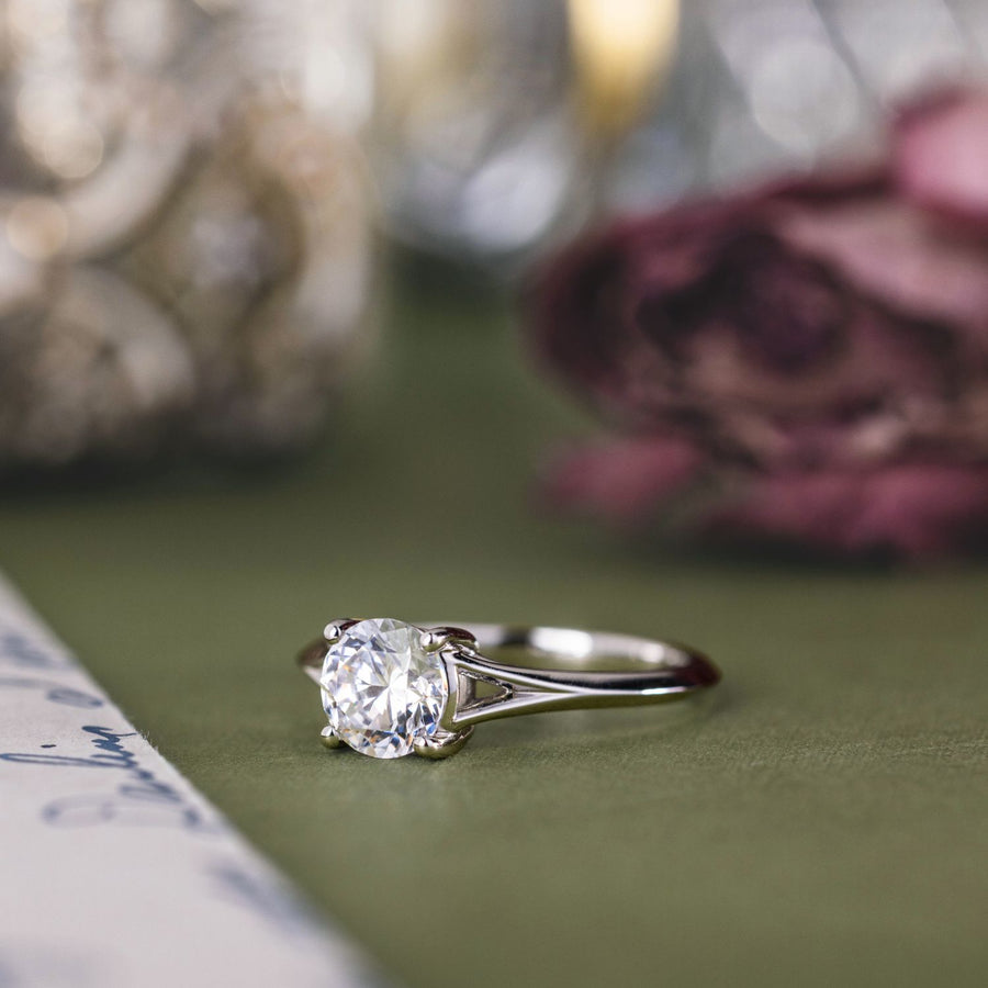 the-evelina-round-cut-diamond-split-shank-engagement-ring