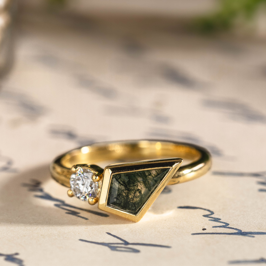 everdeen-gold-geometric-moss-agate-ring-front-view