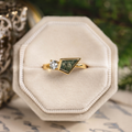 everdeen-gold-moss-agate-diamond-ring-velvet-box