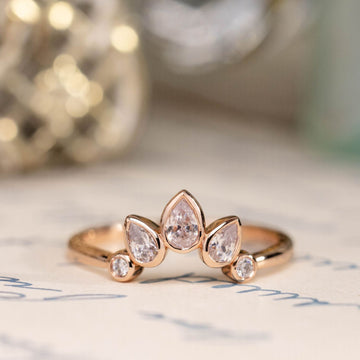 the-flora-pear-shaped-diamond-floral-inspired-contour-band