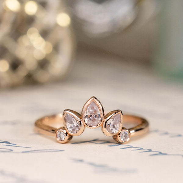 the-flora-pear-shaped-diamond-floral-inspired-contour-band