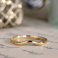 The Goldie - Simple Solid Gold Contour Band