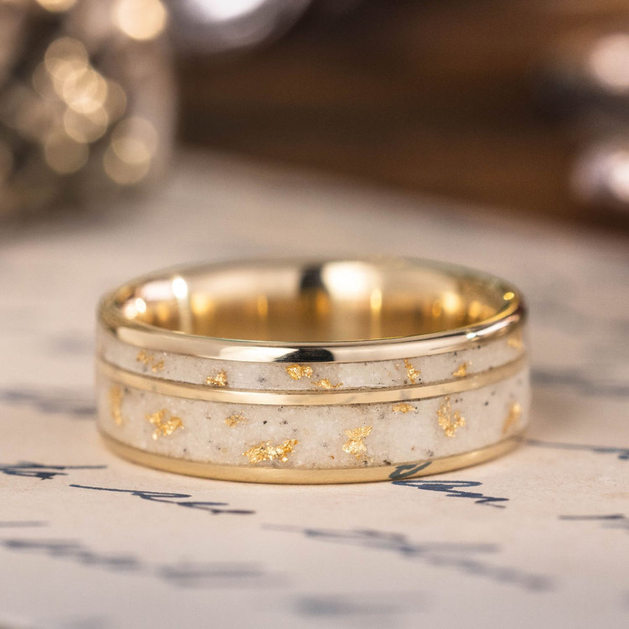the-grayton-mens-gold-sand-gold-flakes-wedding-band