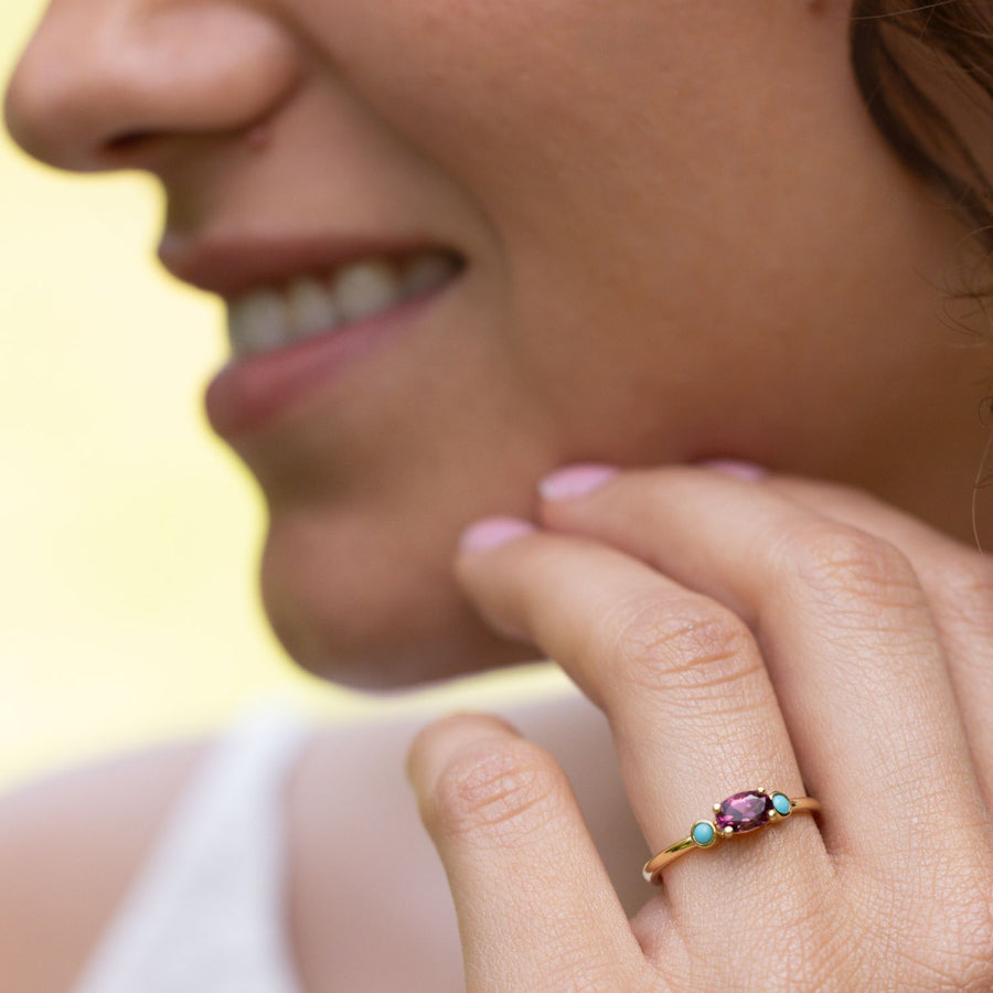 the-heidi-oval-garnet-turquoise-side-stones-fashion-ring