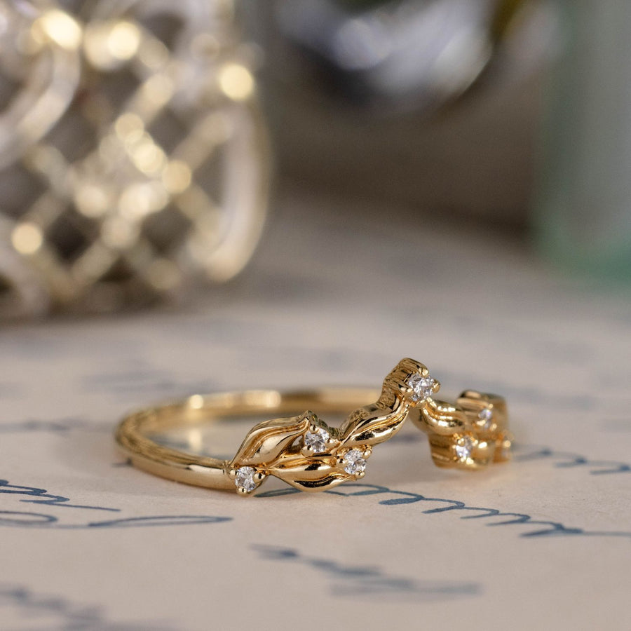 the-ivy-nature-inspired-diamond-accented-contour-wedding-band