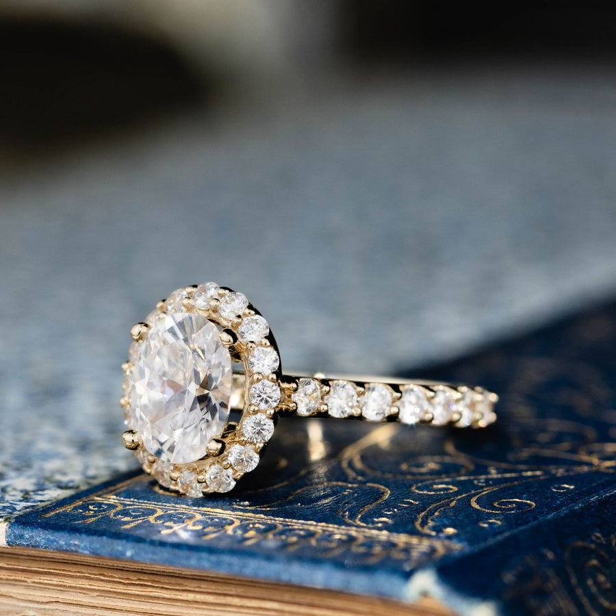 the-juliette-oval-halo-diamond-engagement-ring-pave-setting