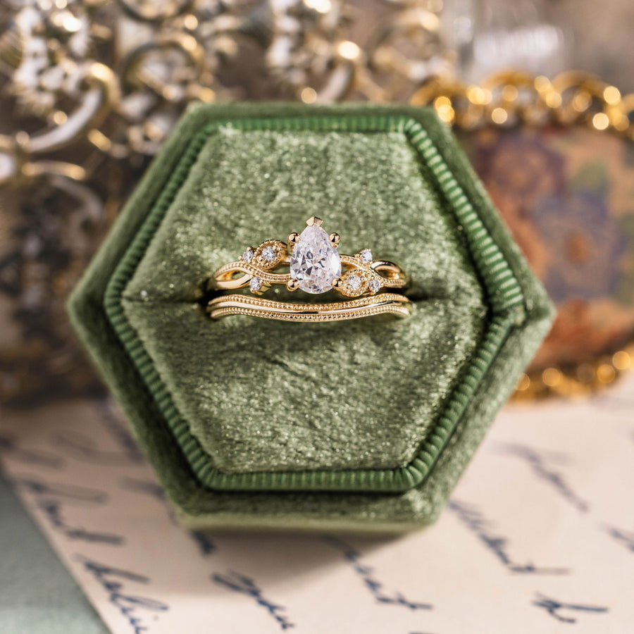 the-larkwood-alouette-pear-diamond-milgrain-contour-bridal-set-rustic-and-main