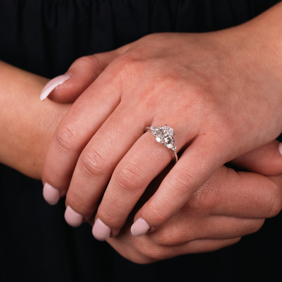 the-laurel-in-marquise-nature-inspired-oval-diamond-engagement-ring-diamond-accents_5