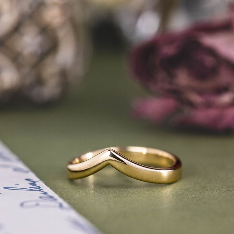 the-leah-solid-gold-v-shaped-contour-wedding-band