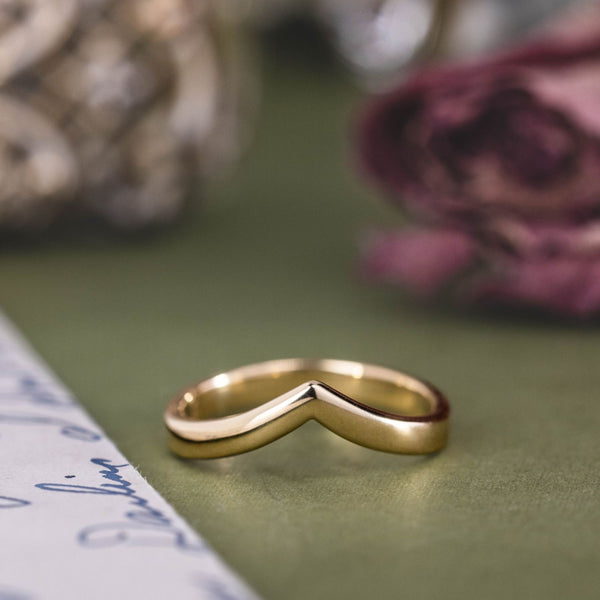 the-leah-solid-gold-v-shaped-contour-wedding-band