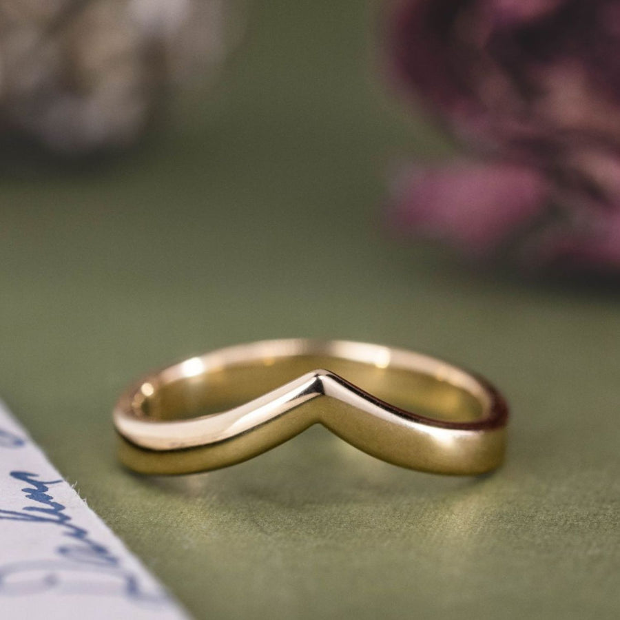 the-leah-solid-gold-v-shaped-contour-wedding-band