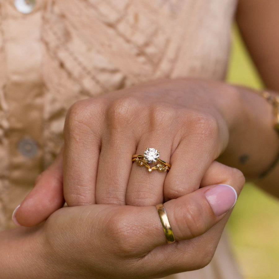 the-lora-round-solitaire-diamond-engagemnet-ring-brilliant-cut-nature-inspired-setting-yellow-gold-rustic-and-main
