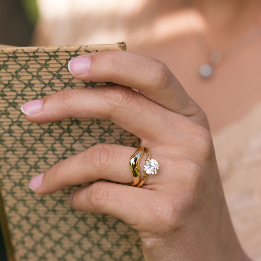 the-lora-round-solitaire-diamond-engagemnet-ring-brilliant-cut-nature-inspired-setting-yellow-gold-rustic-and-main
