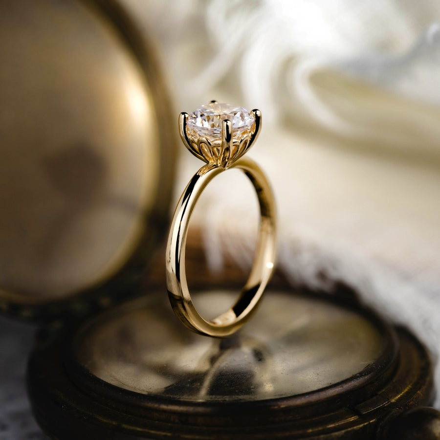 the-lora-round-solitaire-diamond-engagemnet-ring-brilliant-cut-nature-inspired-setting-yellow-gold