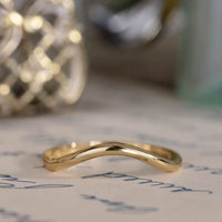 The Lumen - Simple Curved Solid Gold Contour Band