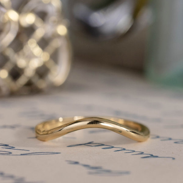 The Lumen - Simple Curved Solid Gold Contour Band