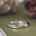 the-lumi-solid-gold-wishbone-contour-band
