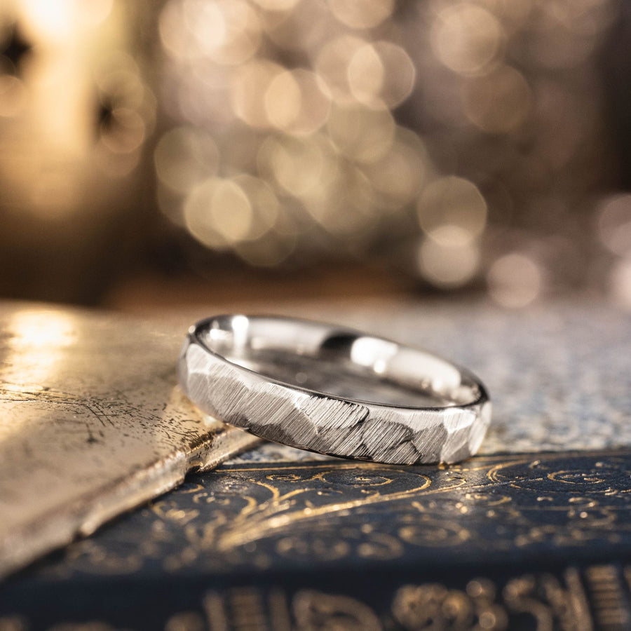 ::Shown in 4mm Wide | White Gold