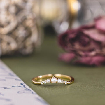 the-margaret-delicate-curved-diamond-contour-band