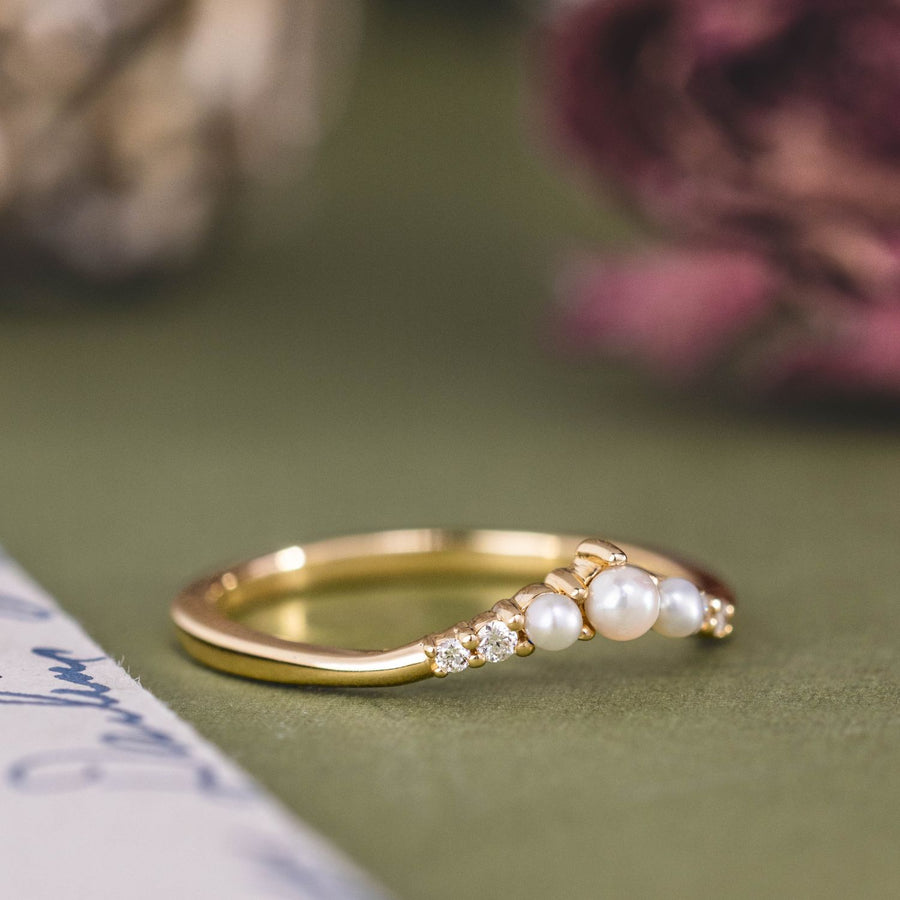 the-margaret-delicate-curved-diamond-contour-band