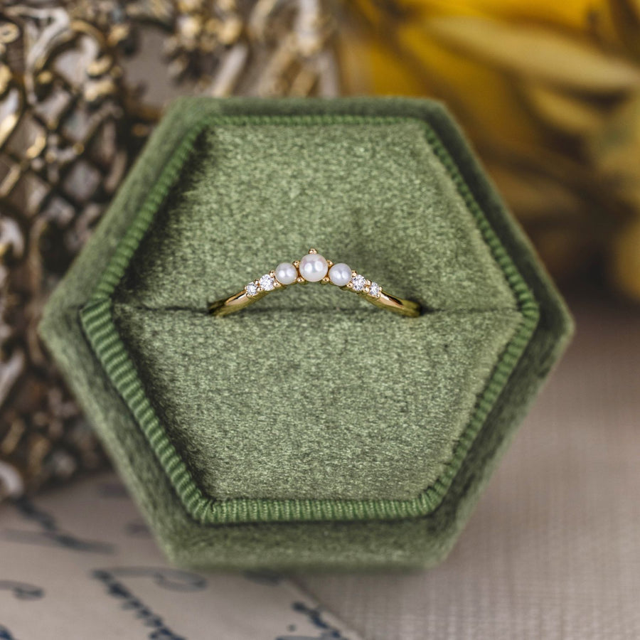the-margaret-delicate-curved-diamond-contour-band