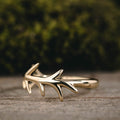 the-meadow-womens-solid-gold-antler-ring