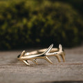 the-meadow-womens-solid-gold-antler-ring