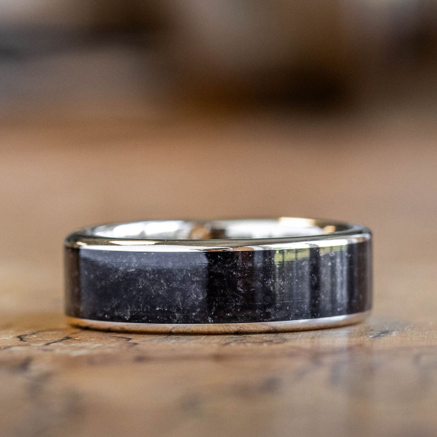 the-obsidian-mens-gold-wedding-band-with-obsidian