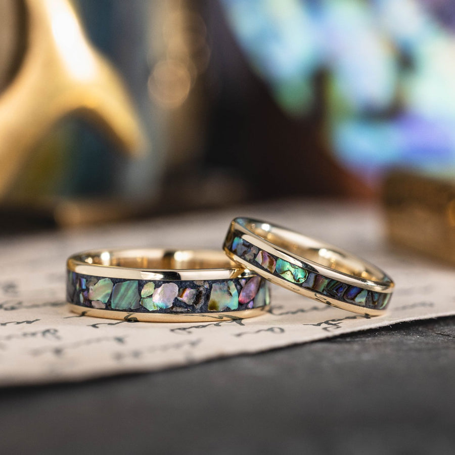 :: Shown in 7mm & 4mm Wide | Yellow Gold