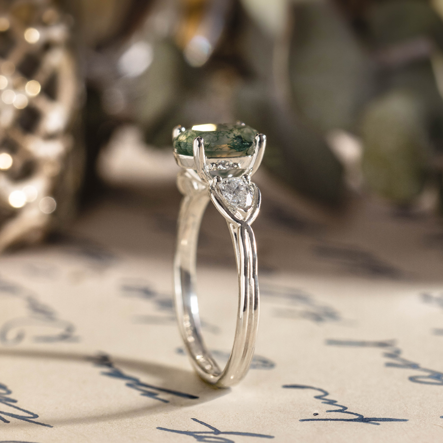 primrose-white-gold-oval-moss-agate-ring-side-profile