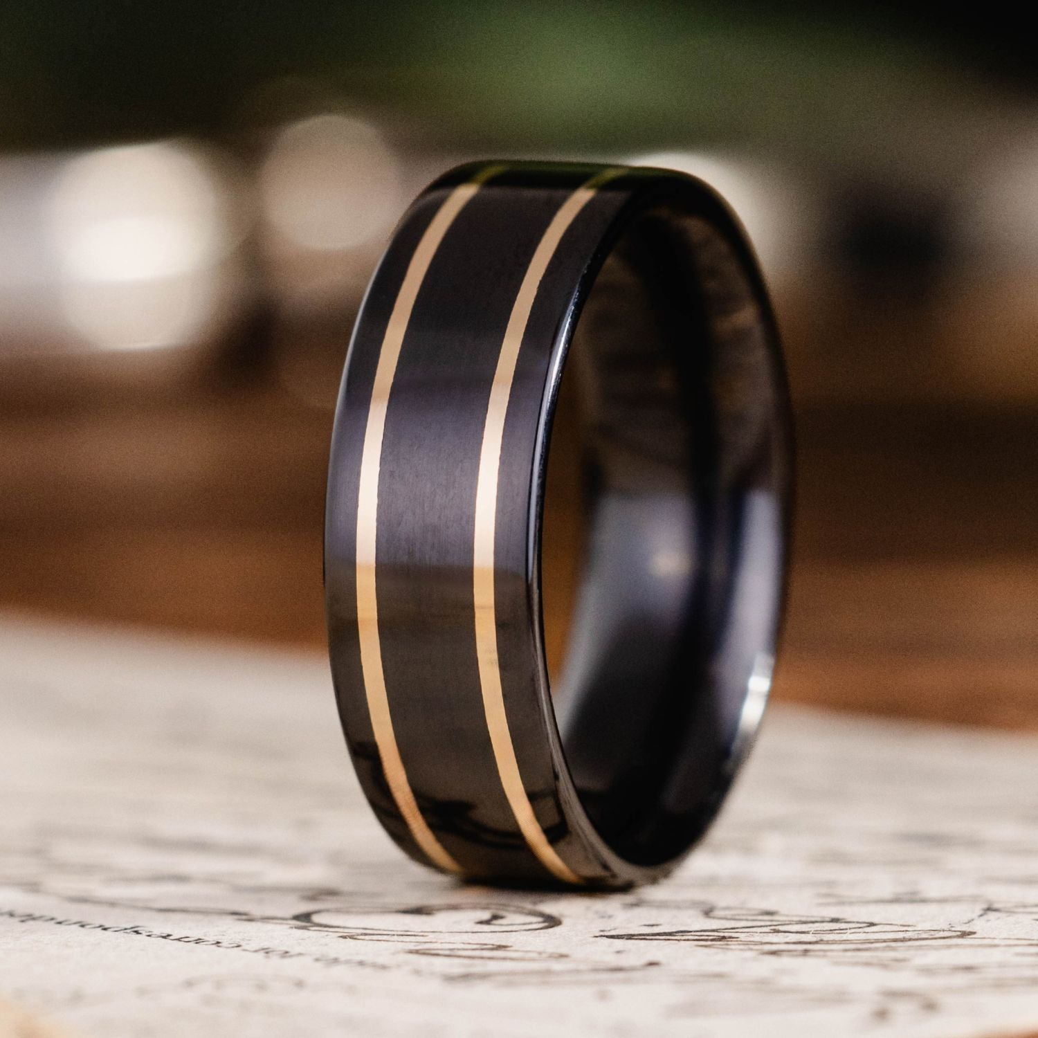 NERI ARGENTI ハンドバッグ ブラック ゴールド金具 The Renegade Noir |Men's Black Titanium Wedding Band with Dual