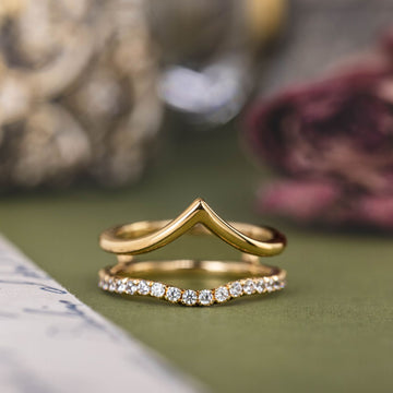 the-sabine-deep-v-shaped-diamond-pave-guard-band