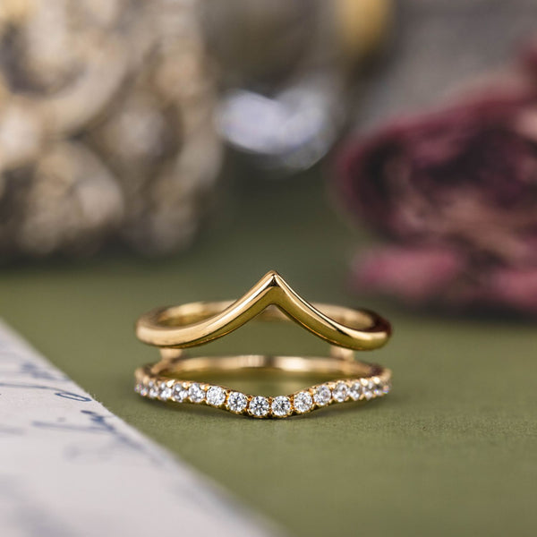 the-sabine-deep-v-shaped-diamond-pave-guard-band