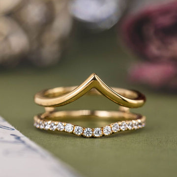 the-sabine-deep-v-shaped-diamond-pave-guard-band