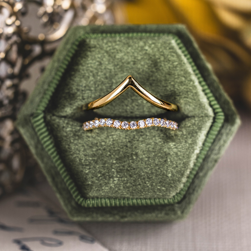 Deep V Diamond Pavé Guard Band
