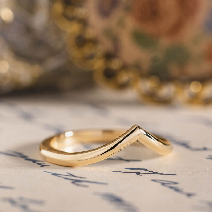 the-sawyer-solid-gold-wishbone-contour-wedding-band