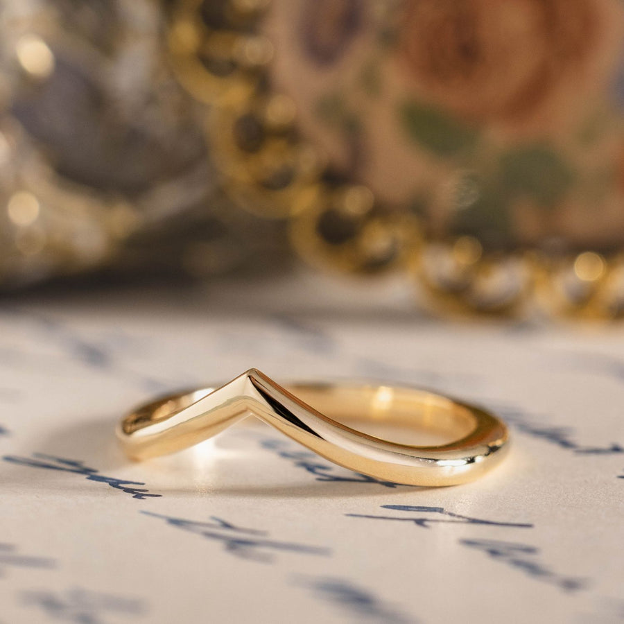the-sawyer-solid-gold-wishbone-contour-wedding-band