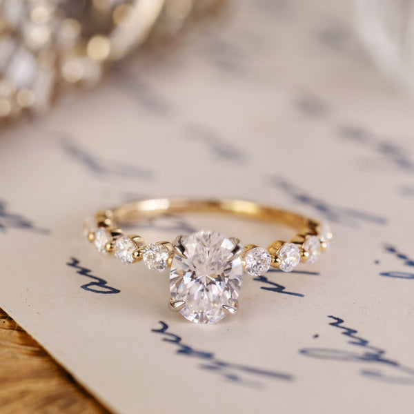 the-sidney-oval-diamond-engagement-ring-diamond-setting