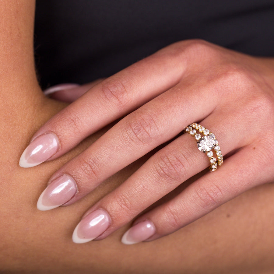the-sidney-oval-diamond-engagement-ring-diamond-setting