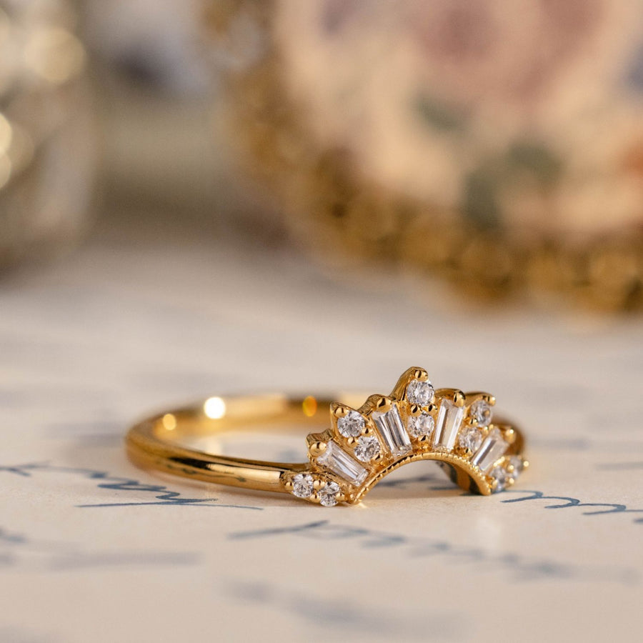 the-solene-art-deco-inspired-crown-shaped-contour-band-round-baguette-diamond-accents