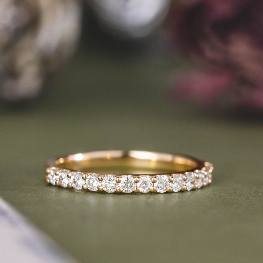 the-susan-diamond-shared-prong-wedding-band